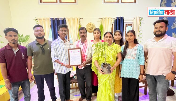 Retired teacher Hemendran Mishra felicitated